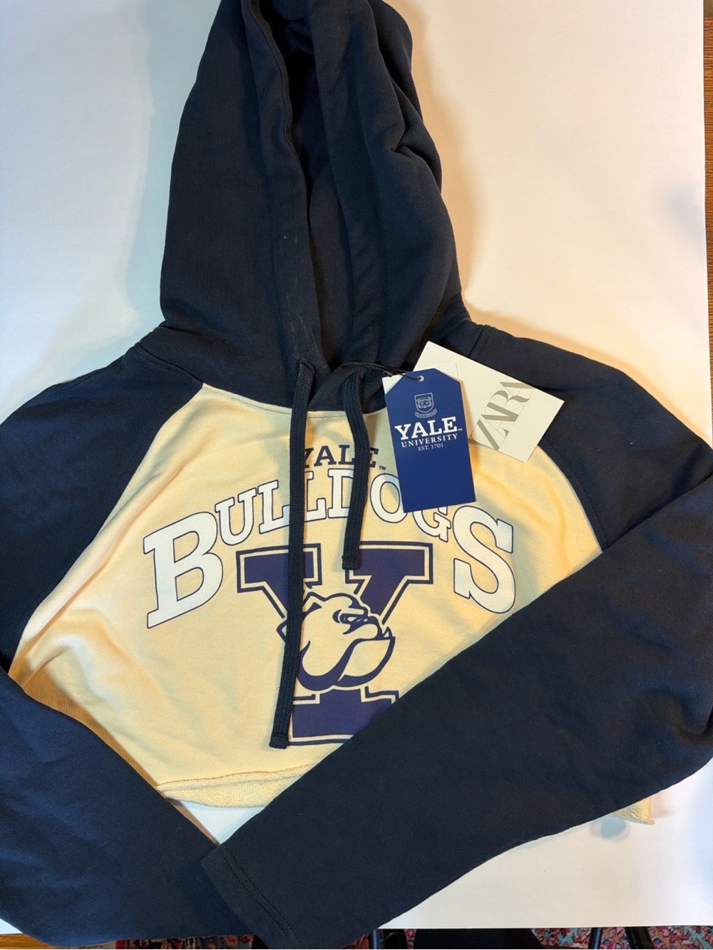 NWT Zara Yale Bulldogs Cropped Hoodie Size Small Licensed Collegiate Sweatshirt
